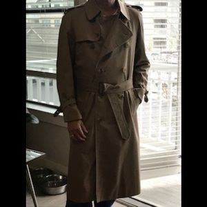 Men’s sz 46 Burberry’s London vintage trench